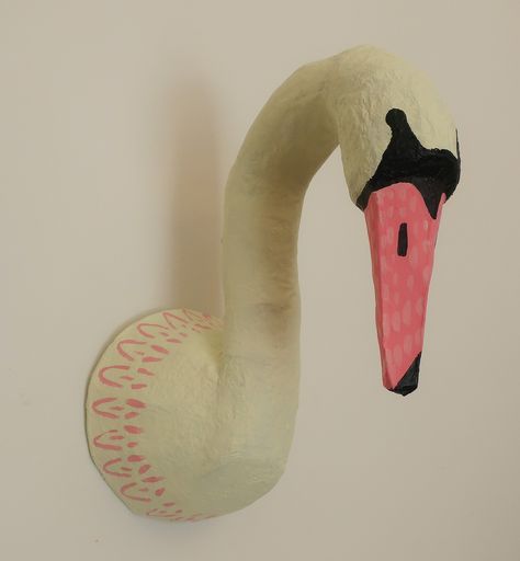 Paper Mâché Swan Head Laila - Etsy Paper Mache Art Projects, Paper Mache Animal Head, Paper Mache Wall Art, We Are Bears, Paper Mache Christmas, Paper Mache Projects, Animal Head Wall, Paper Mache Animals, Paper Mache Clay