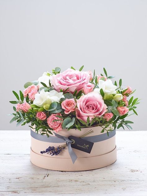 Hat Box Flowers, Online Flower Shop, Box Flowers, Flower Box Gift, Modern Flower Arrangements, Florist Shop, Same Day Flower Delivery, Hat Boxes, Deco Floral