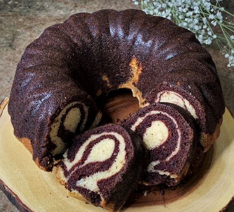 Vegan Marble Bundt Cake Marble Bundt Cake Recipe, Eggless Brownies, Eggless Brownie Recipe, Marble Bundt Cake, Showstopper Dessert, Vegan Pumpkin Bread, Joy Of Baking, Marble Cake Recipes, Chocolate Ganache Cake