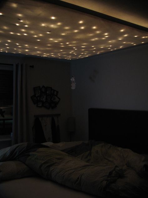 Mood lighting w/ xmas lights and fabric (http://www.reddit.com/r/DIY/comments/e2an4/i_just_replaced_the_lights_in_my_living_room_it/) Mood Lighting Bedroom, Christmas Lights In Bedroom, Lights Bedroom, Mood Lighting, Living Room Ceiling, Christmas Bedroom, Mood Light, Awesome Bedrooms, Room Ideas Bedroom