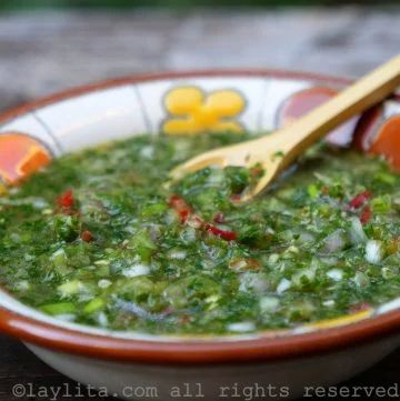 Aji Recipe, Plantain Soup, Ecuadorian Food, Roasted Jalapeno, Hot Sauce Recipes, Pickled Veggies, Green Sauce, Wooden Spoon, Stuffed Hot Peppers