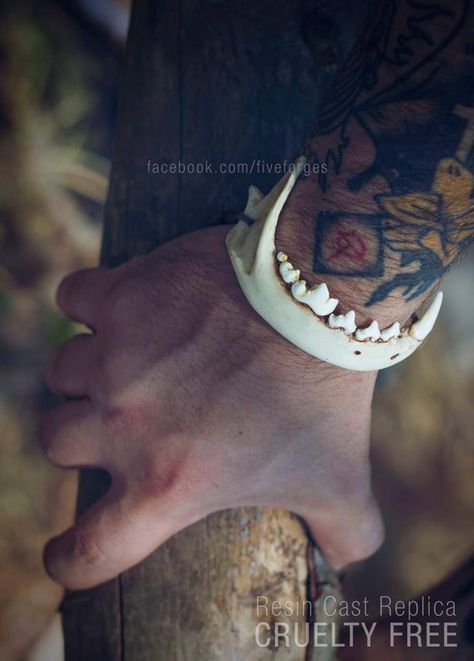 Vulture Culture, Bone Crafts, Bone Art, Bone Jewelry, Animal Bones, Halloween Jewelry, Fantasy Jewelry, Fantasy Fashion, Jewelry Inspo