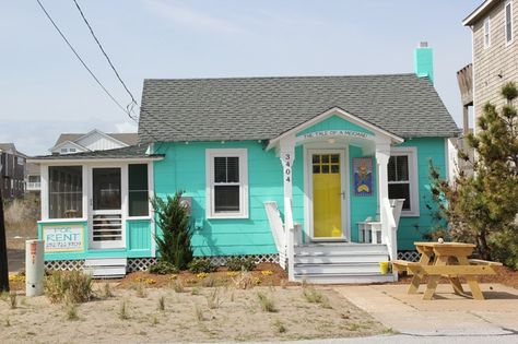 Case Creole, Turquoise Cottage, Small Cottages, House Of Turquoise, Cottage Exterior, Nags Head, Cute Cottage, Mermaid Beach, Beach Shack