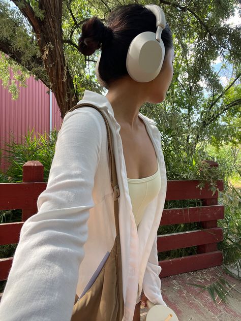 Cream Headphones Aesthetic, Heart Headphones Aesthetic, Sonny Headphones Aesthetic, Sony Headphones Aesthetic Xm5, Sony Headphone Aesthetic, Sony Xm5 Headphones Outfit, Sony Wh-1000xm5 Aesthetic, Sony Mx4 Headphones Aesthetic, Sony Mx5 Headphones Aesthetic