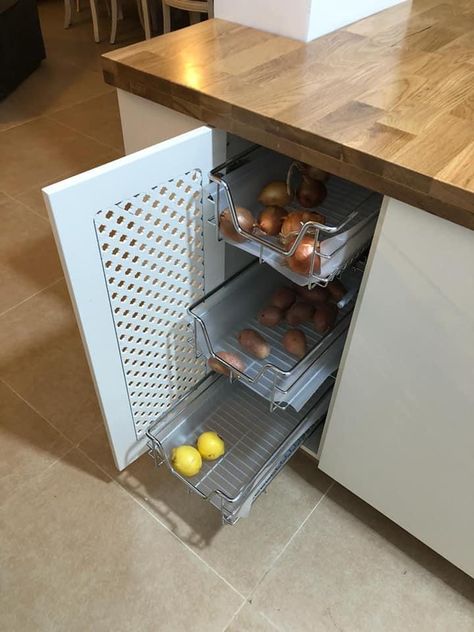 Onion Storage In Kitchen, Wicker Basket In Kitchen, Wicker Basket Kitchen, Small Kitchen Modular Design, Vegetables Storage, Kitchen Cabinetry Design, Vegetable Drawer, Kitchen Modular, Kitchen Cupboard Designs