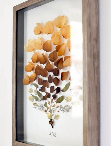 Unique-Ways-To-Reuse-Dried-Flowers Keeping Dried Flowers Ideas, Dried Flower Shadow Box, Dried Flowers Ideas, Bouquet Shadow Box, Cuadros Diy, Dried Flowers Diy, Flower Shadow, Pressed Flower Crafts, Bloom Design