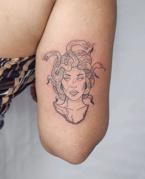 Baddie Tattoo Ideas Female Back, Tattoo Ideas Female Medusa, Tattoos For Women Baddie, Tats Female, Minimalist Medusa Tattoo, Tattoo Ideas Female Aesthetic, Fine Line Medusa Tattoo, Healing Tattoos For Women, Line Tattoo Simple