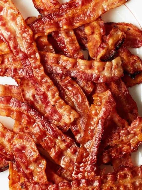 Crispy Bacon in the Oven - BENSA Bacon Lovers Society Oven Baked Bacon, Fingerfood Party, Bacon In The Oven, Bacon Lover, Baked Bacon, Candied Bacon, Bark Recipe, Bacon Recipes, Crispy Bacon