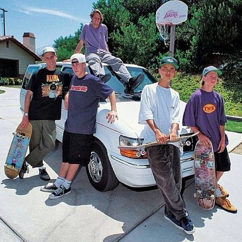 Skate Punk Fashion, 90s Skate Fashion, 90s Skater Fashion, Skate Fits, Skate Punk, Skate Photos, Celebrity Cars, 90s Skate, 2000s Skater