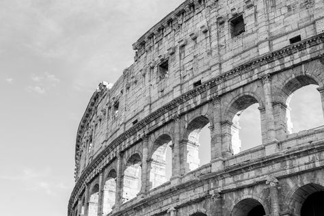 The Colosseum in black and white. Rome, Italy. 2015 #milanphotographer #travelphotographer #portraitphotographer #fashionphotographer #rome #roma #italy #italia #colosseo #colosseum #canon70D B&w Pictures, Black And White Macbook Wallpaper, Rome Black And White, Black And White Italy, Italia Aesthetic, Italy Black And White, Italian Glamour, Black And White Photo Wall, Roma Italy