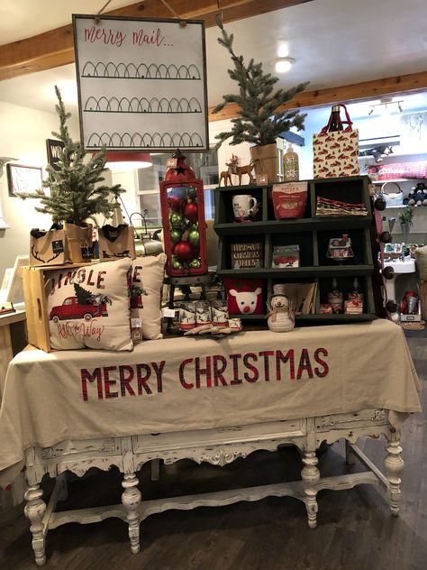 Christmas Decor For Retail Store, Christmas Fair Booth, Craft Show Booth Display Ideas Candles, Christmas Craft Stall Display Ideas, Christmas Stall Decorations, Christmas Pop Up Shop Display Ideas, Christmas Market Stall Display Ideas, Christmas Vendor Booth, Christmas Vendor Booth Ideas