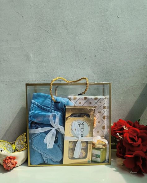 Isn't this the perfect gift for your men?! Show your love by gifting this gift hamper!!💗 It includes: Shirt Secret diary Scented candle Ferrero rocher Customised gift hamper, gift hampee for him, gift ideas for him, hamper ideas, insta daily, insta hampers, insta post Shirt Hamper Box Ideas, Shirt Box Gift Hamper, Hampers Aesthetic, Customised Gift Ideas, Bouquet For Men, Rakhi Hampers, Hampers For Him, Hampers For Men, Man Bouquet