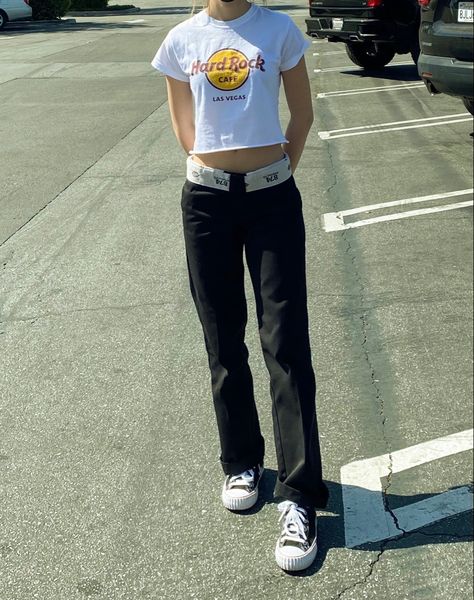 Girl wearing Hard Rock Cafe top with 474 dickies and sneakers. Cute pose, cute skater style outfit Dickies Loose Fit Pants Outfit, Dickies Scrubs Outfit, Low Rise Dickies Outfit, Dickies Jeans Outfits Women, Womens Dickies Outfit, Blue Dickies Pants Outfit, Women Dickies Outfit, Dickies Pants Outfits Aesthetic, Grey Dickies Outfit