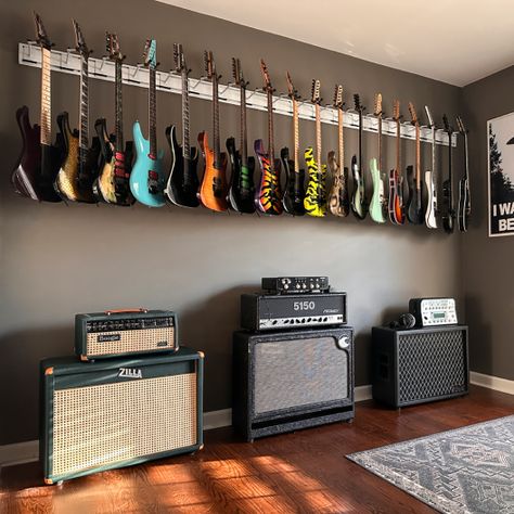 Guitar Display Ideas, Hanging Guitars On Wall Ideas, Drawing Ideas Guitar, Guitar Room Man Cave, Guitars On Wall, Guitar Room Ideas, Guitar Wall Display, Guitar Hanging Ideas, Guitar Display Wall