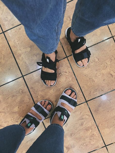 Nike Sandals Women, Nike Sandals, Sandals Outfit, Women Sandals, Birkenstock Arizona, Birkenstock, Womens Sandals, Nike, Sandals