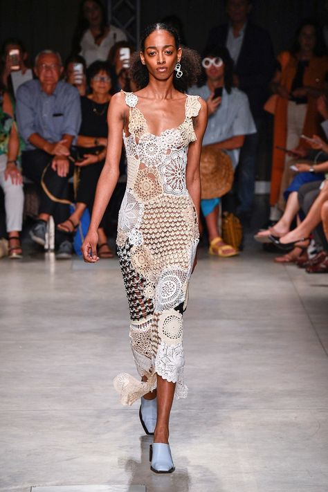 _PLA0410-10214332 Knit Fashion Runway, Mode Crochet, Runway Dresses, Knitwear Fashion, 2020 Fashion, Runway Pictures, Fashion 2020, Knit Outfit, Knit Fashion