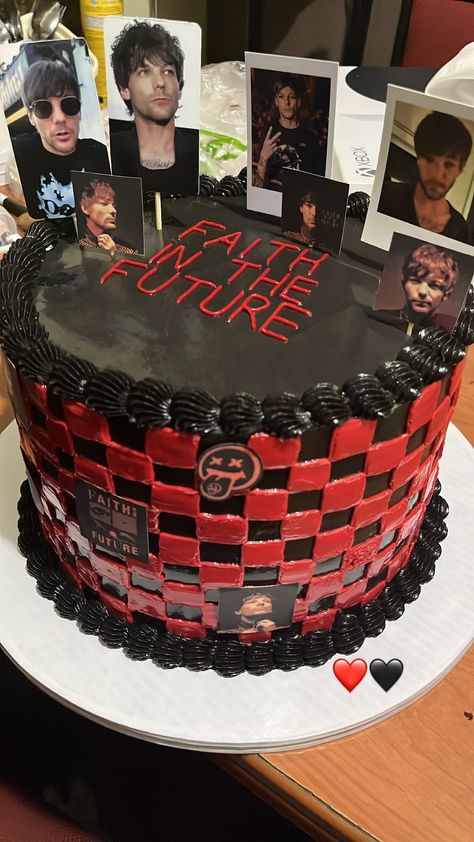 Louis Tomlinson Birthday, One Direction Party, Peter Pan Cakes, One Direction Cake, Best Cake Ever, Concert Aesthetic, Pretty Birthday Cakes, 20th Birthday, Friends Tv