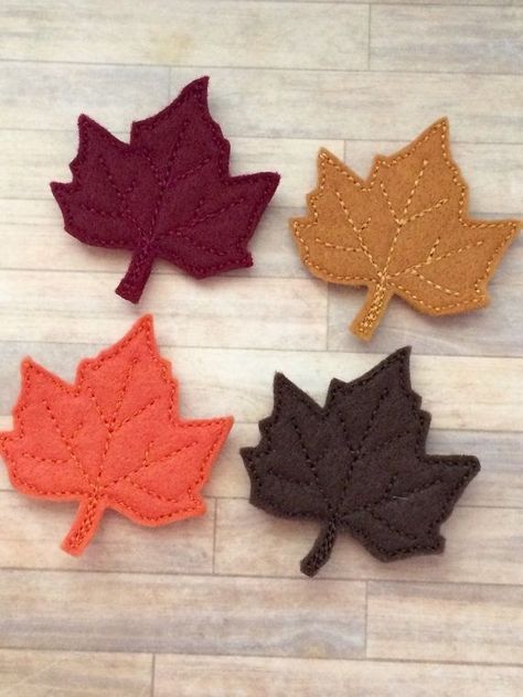 Felt Fall Leaves, Fall Felt Crafts, Fall Ornaments, Baby Mobil, Felt Crafts Patterns, Felt Leaves, Bantal Sofa, Fall Halloween Crafts, Autumn Crafts