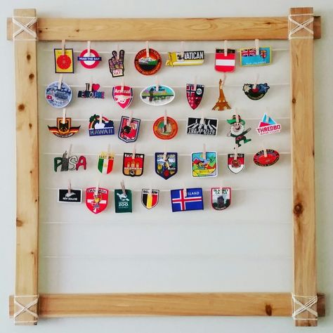 Diy Sticker Display Ideas, Ways To Display Stickers, Displaying Stickers Collection, Patch Collection Display Ideas, Ways To Display Pins, How To Display Patches Ideas, Sticker Collage Display, Sticker Collection Ideas, How To Display Stickers