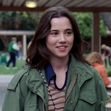 Lindsay Weir, Linda Cardellini, Mcu Dr, Ariana Grande Songs, Photo Prompts, Freaks And Geeks, Movie Screencaps, Alycia Debnam Carey, Design Animation