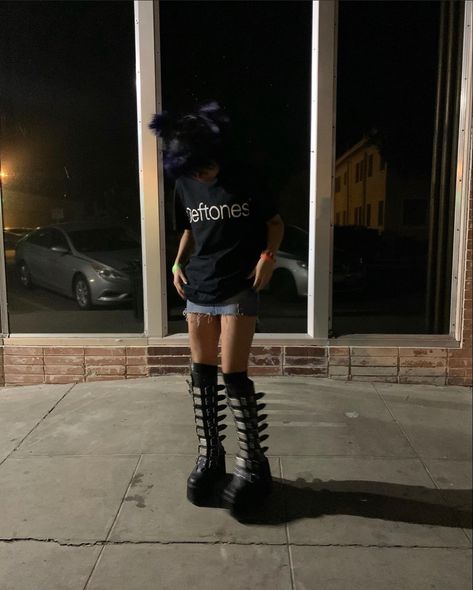 Demonia Shoes Outfit, Demonia Boots Outfit, Outfit Inspo Alt, Deftones Shirt, Demonia Boots, Demonia Shoes, Alt Fashion, Boots Outfit, Alternative Fashion