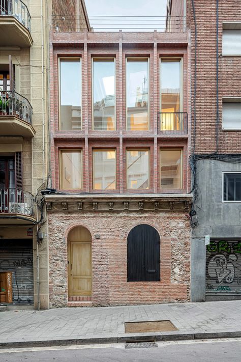 Terrace Extension, Brick Pillars, Brick Extension, Natural Ventilation, Structural Engineering, San Sebastian, Open Plan Living, Terrace House, Family House