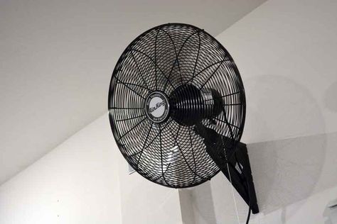 A garage fan is one of the best ways to cool down your garage. Find out how to set up your fan whether you have windows in your garage or not. Garage Fans Ceiling, Ceiling Fan In Garage, Cool Garage Lighting, How To Keep A Garage Cool In The Summer, Wall Fans Ideas, Garage Fan Ideas, Garage Cooling Ideas, Garage Ventilation Ideas, Home Art Studio Design