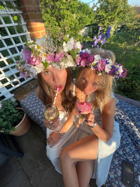 Midsummer Theme Party, Midsommar Themed Party, Midsummer Party Outfit, Midsummer Night Party, Midsummers Party, Fairy Party Costume, Memes About Food, Midsummer Aesthetic, Midsommar Party