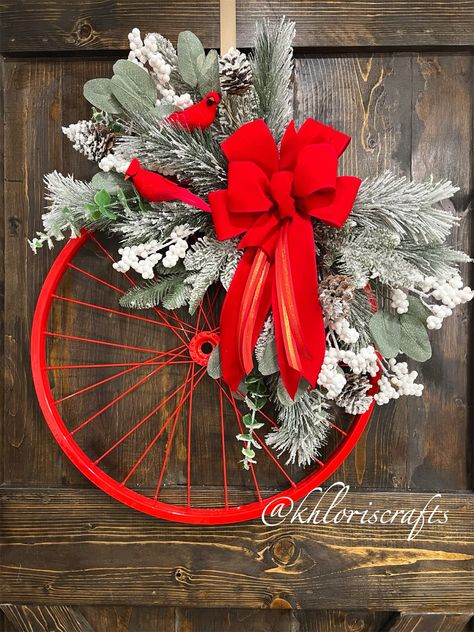 Christmas Craft Show, Bicycle Wheels, Christmas Cardinals, Christmas Floral Arrangements, Christmas Ornament Wreath, Craft Show Ideas, Christmas Window, Country Store, Christmas Sewing