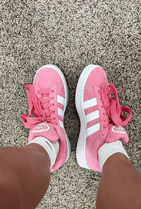 Adidas Campus 00, Pink Adidas Shoes, Campus 00, Pretty Sneakers, Shoes For School, Adidas Sambas, Back To School Shoes, Trendy Shoes Sneakers, Preppy Shoes