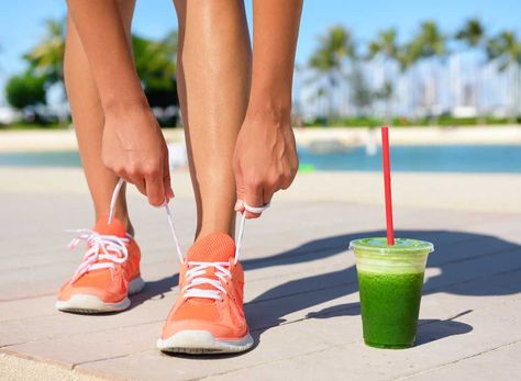 30 Tips When You're Walking for Weight Loss | Eat This Not That Fitness Smoothies, Detox Kur, Post Workout Smoothie, Workout Smoothies, Smoothie Detox, Health Smoothies, Fiber Foods, Detox Juice, Detox Diet