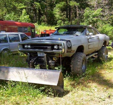 Dodge Charger plow truck Apocalypse Car, Apocalypse Stuff, Apocalyptic Vehicles, Road Kill, Monster Car, General Lee, Dodge Vehicles, Dodge Muscle Cars, Pick Up Truck