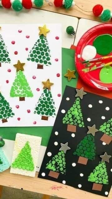 Bubble Wrap Christmas Tree Painting, Bubble Wrap Stamping, Preschool Pinecone Crafts Christmas, Bubble Wrap Christmas Tree, Bubble Wrap Christmas Crafts, Bubble Wrap Printing, Diy Christmas Wrapping Paper Stamp, Christmas Cards Made By Kids, Kids Christmas Card Craft