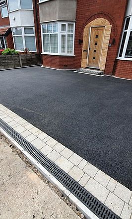 Tarmac Front Garden, Tarmac Driveway Ideas, Tarmac Drives, Tarmac Driveway, Front Garden Designs, Front Garden Driveway, Front Garden Ideas Driveway, Tarmac Driveways, Garden Ideas Driveway