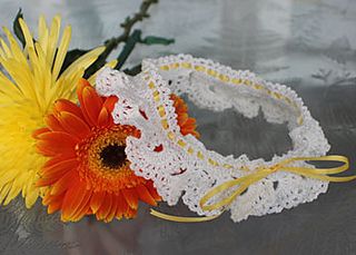 How-to-make-a-wedding-garter_small2 Crochet Garter, Garter Pattern, Wedding Crochet Patterns, Crochet Collar Pattern, Interweave Crochet, Wedding Accessories For Bride, Bridal Garter Lace, Garter Wedding, Diy Bride