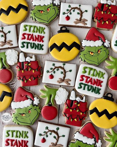 Christmas Movie Cookies Decorated, Grinch Cookies Royal Icing, Christmas Movie Cookies, Grinch Christmas Cookies Decorated, 3d Cookies Decorated, Grinch Decorated Cookies, Grinch Christmas Cookies, Grinch Sugar Cookies Decorated, Grinch Sugar Cookies