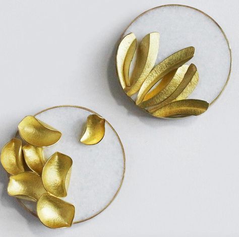 Kayo Saito brooches in delicate, stunning 18k gold. Explore at No. 62 Jewelry ***inquire for more detail*** #finejewelry #jacksonhole #no62jewelry #kayosaito #kayosaitojewellery Sculptural Jewelry, Contemporary Jewelry Design, Gold Brooch, Printed Jewelry, Clay Jewelry Diy, Nature Inspired Jewelry, Gold Brooches, Old Jewelry, Brass Jewelry