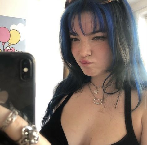 Blue Hair Streaks Short Hair, Blue Hair Inspo Aesthetic, Highlights Color Ideas For Black Hair, Blue And Black Hair With Bangs, Blue And Black Hair Aesthetic, Blue Highlights With Bangs, Dark Blue Underdye Hair, Pink And Blue Streaks In Hair, Hair Dye Ideas Front Strands