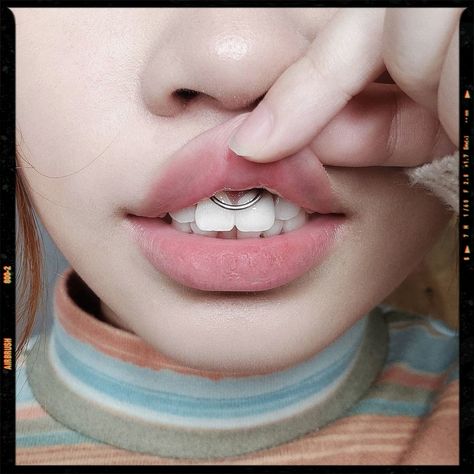 Smiley Piercing Idea Pirsing Smile, Mouth Piercings Smiley, Smiley Piercing Aesthetic, Smiley Piercing Jewelry, Smiley Piercing Rings, Smile Ring, Smile Piercing, Microdermal Piercing, Mouth Piercings