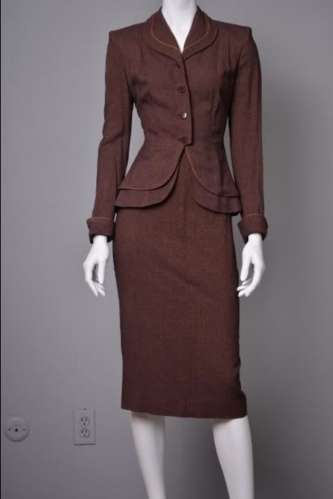 1940s Suit, 1940s Outfits, Fashion 1940s, Best Winter Outfits, Vintage Trends, Vintage Skirts, Vintage Suits, 40s Fashion, 1940s Fashion