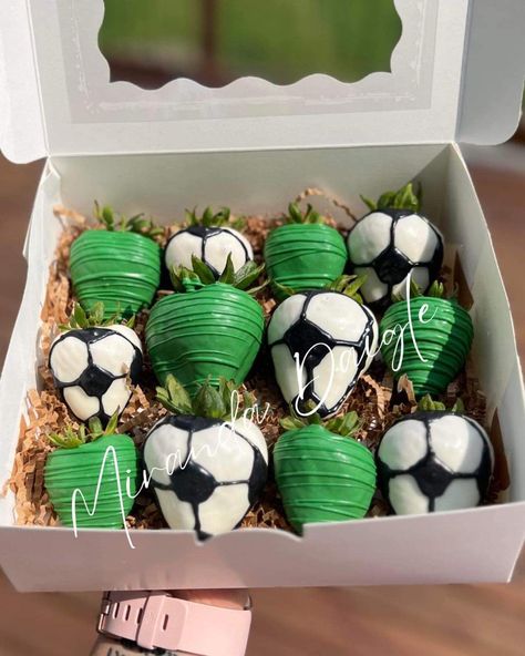 Chocolate Covered Strawberries Soccer Theme, Soccer Theme Strawberries, Sports Chocolate Covered Strawberries, Soccer Birthday Treats, Soccer Theme Treats, Soccer Strawberries Chocolate Covered, Soccer Desserts Ideas, Soccer Strawberries, Birthday Chocolate Covered Strawberries For Him