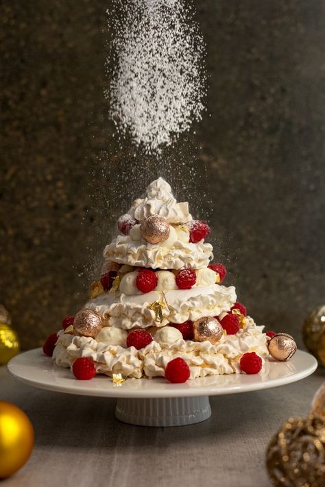 Christmas Tree Pavlova, Pavlova Christmas Tree, Christmas Pavlova Ideas, Pavlova Ideas, Christmas Pavlova Recipe, Christmas Pavlova, Xmas Desserts, Happy Christmas Eve, Pavlova Recipe