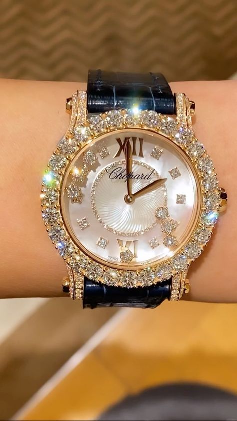 Chopard Watch Women, Luxury Watches Women, Watches Aesthetic, Dubai Jewellery, Future Watch, Rolex Batman, Chopard Jewelry, Chopard Watch, Pretty Watches