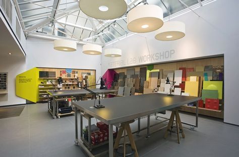 innovative makerspace - Google Search Makerspace Design, Maker Labs, Fab Lab, School Interior, Showroom Design, Space Interiors, Classroom Design, Pop Design, Learning Spaces