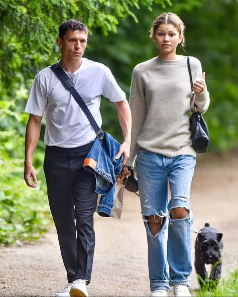 *ੈ✩‧₊˚ aly | tom and z spotted earlier walking noon ❤️ 📸 dailymail #tomholland #zendaya #spiderman #euphoria #uncharted #dunemovie #peterparker… | Instagram Arca Aesthetic, Mori Outfit, Zendaya Spiderman, K C Undercover, Zendaya And Tom Holland, Zendaya And Tom, Drunk Woman, Tom Holland Zendaya, Geri Halliwell