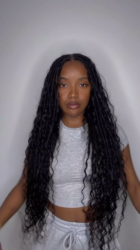 Soft Locs Goddess, Dearra Locs, Faux Locs Styles With Curls, Locs With Sew In, Styling Boho Locs, Fox Locs Hairstyles For Black Women, Locs Hairstyles With Curls, Long Locs With Curls, Boho Twist With Curls