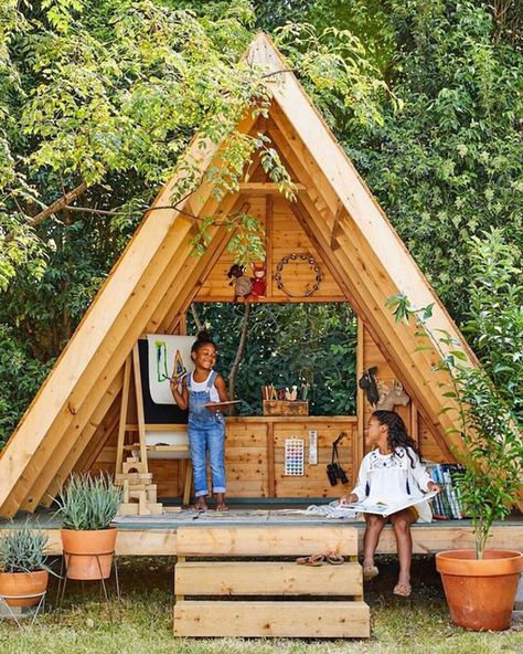 42 Coziest Outdoor Reading Nook Ideas For Your Relaxing | Home Design And Interior A Frame Playhouse, Tree House Diy, Diy Playhouse, Backyard Playhouse, نباتات منزلية, Outdoor Play Areas, Outdoor Play Area, Tree House Designs, Playhouse Outdoor