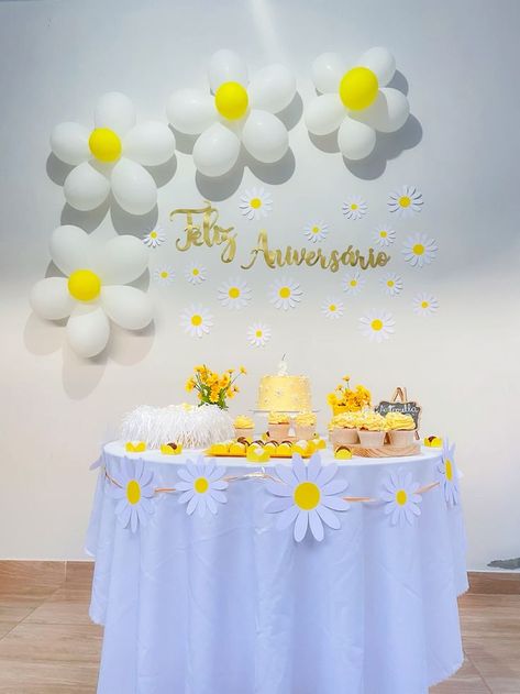 Birthday Decorations For Adults, Simple Balloon Decoration, Surprise Birthday Decorations, Birthday Decorations At Home, Flower Birthday Party, Deco Ballon, Simple Birthday Party, Baby Birthday Decorations, Daisy Party