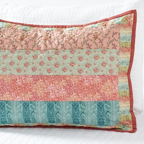 Diy Pillow Shams, Quilt Pillow Case, Homemade Pillows, American Patchwork And Quilting, Quilted Pillow Covers, Pillow Cases Diy, Pillow Covers Pattern, Floral Pillowcase, Quilted Pillow Shams