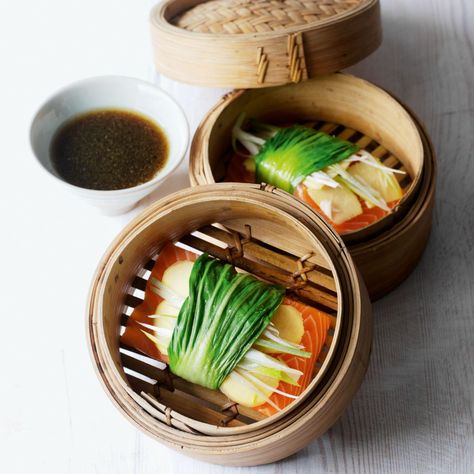 Bamboo Steamer Recipes, Steamed Dishes, Steamed Fish Recipes, Salmon Dinner Recipes, Ginger Wraps, Steam Cooker, Bamboo Steamer, Sesame Dressing, Easy Salmon Recipes